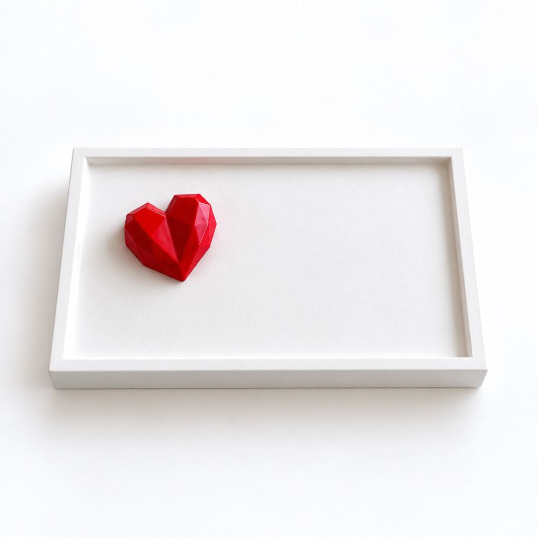 Bandeja rectangular con corazón rojo