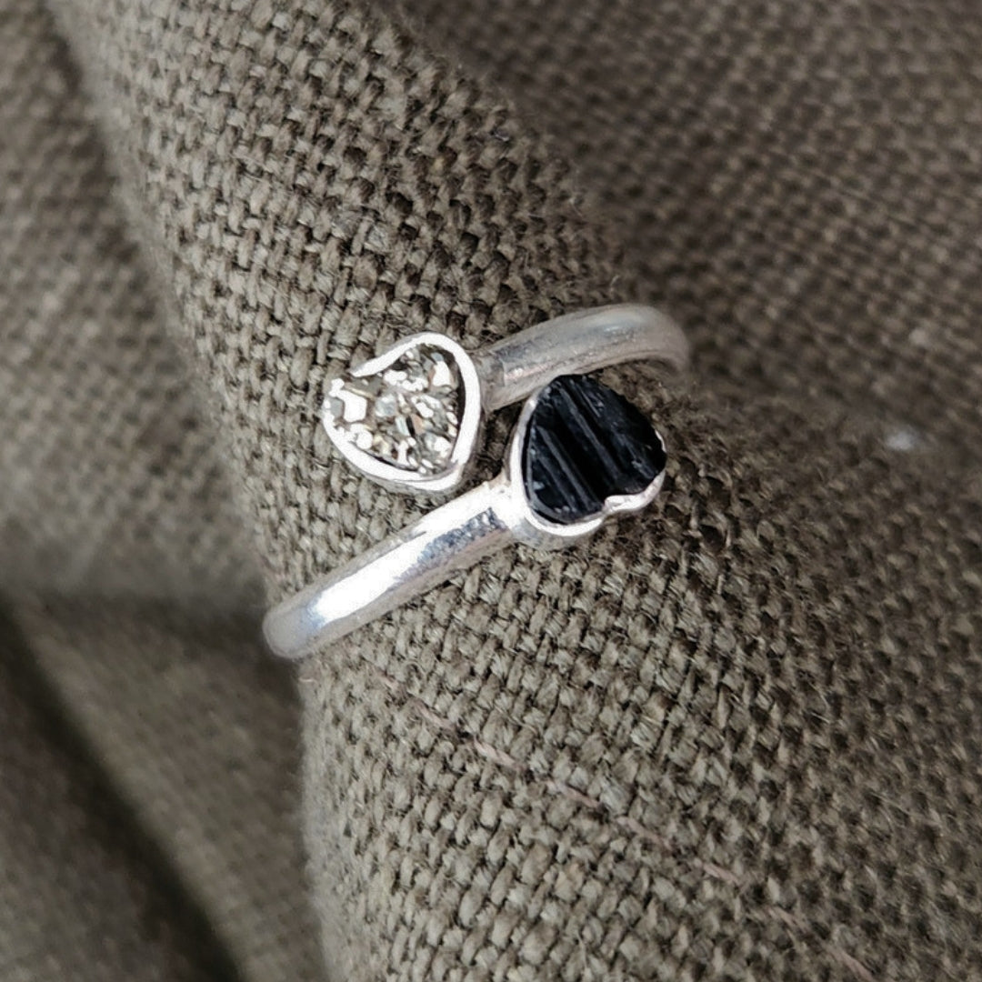 Anillo doble corazón - Pirita con Turmalina