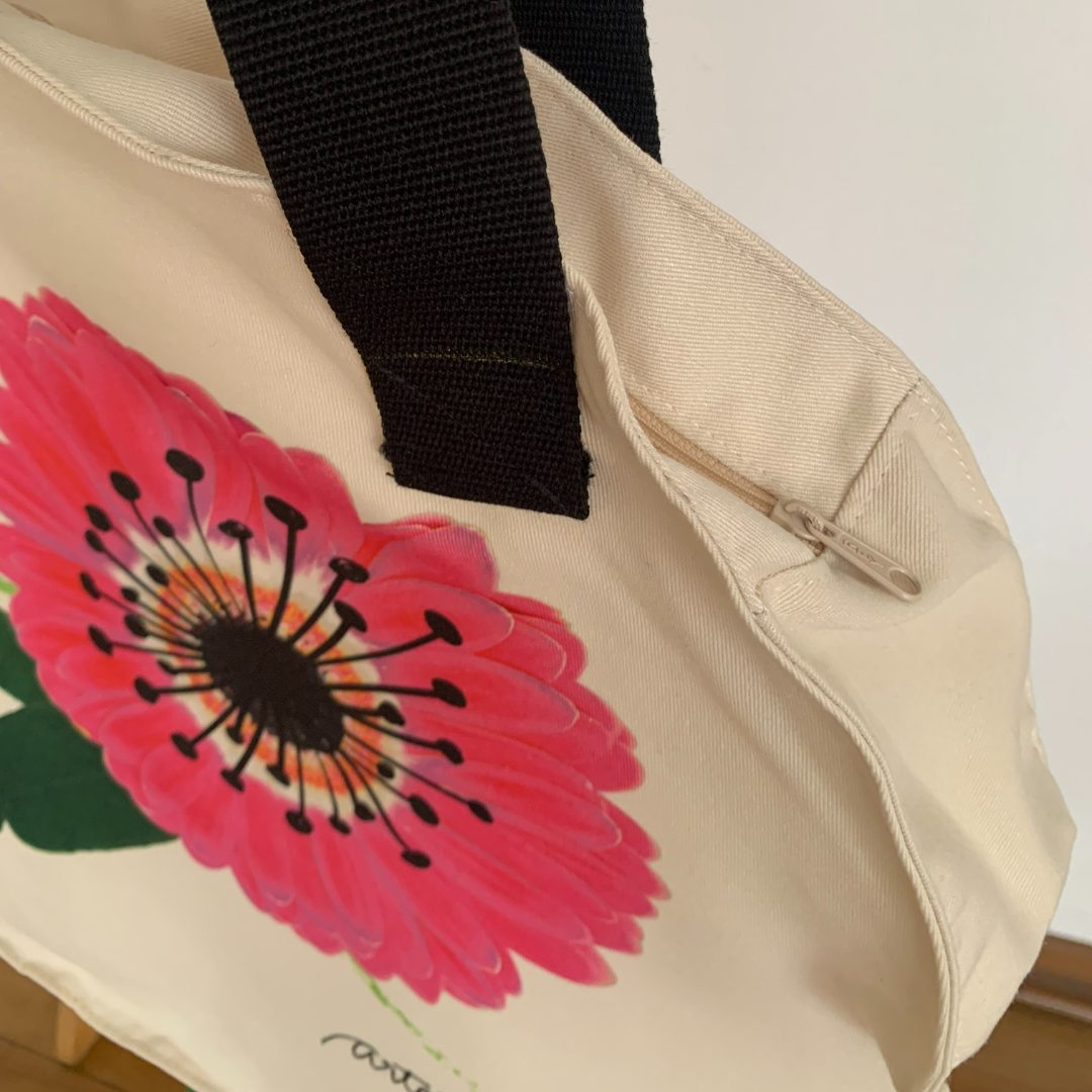 Bolso circular asa negra Collage - Gerbera rosada - Aguacate Shop Perú
