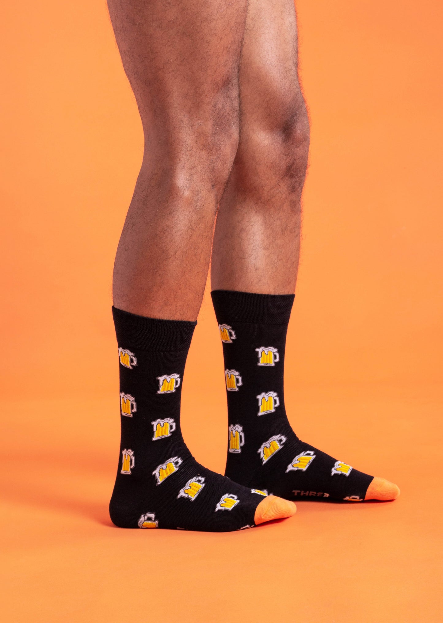 CALCETINES CASUALES CERVEZA (FONDO NEGRO)