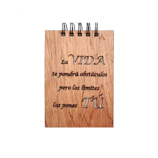 Libreta de Madera Mediana "La vida te pondrá obstáculos pero los limites los pones tu"