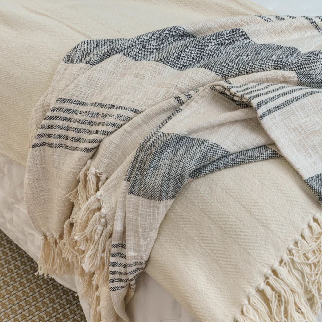 Manta Montpellier Bicolor (Crema con Negro)