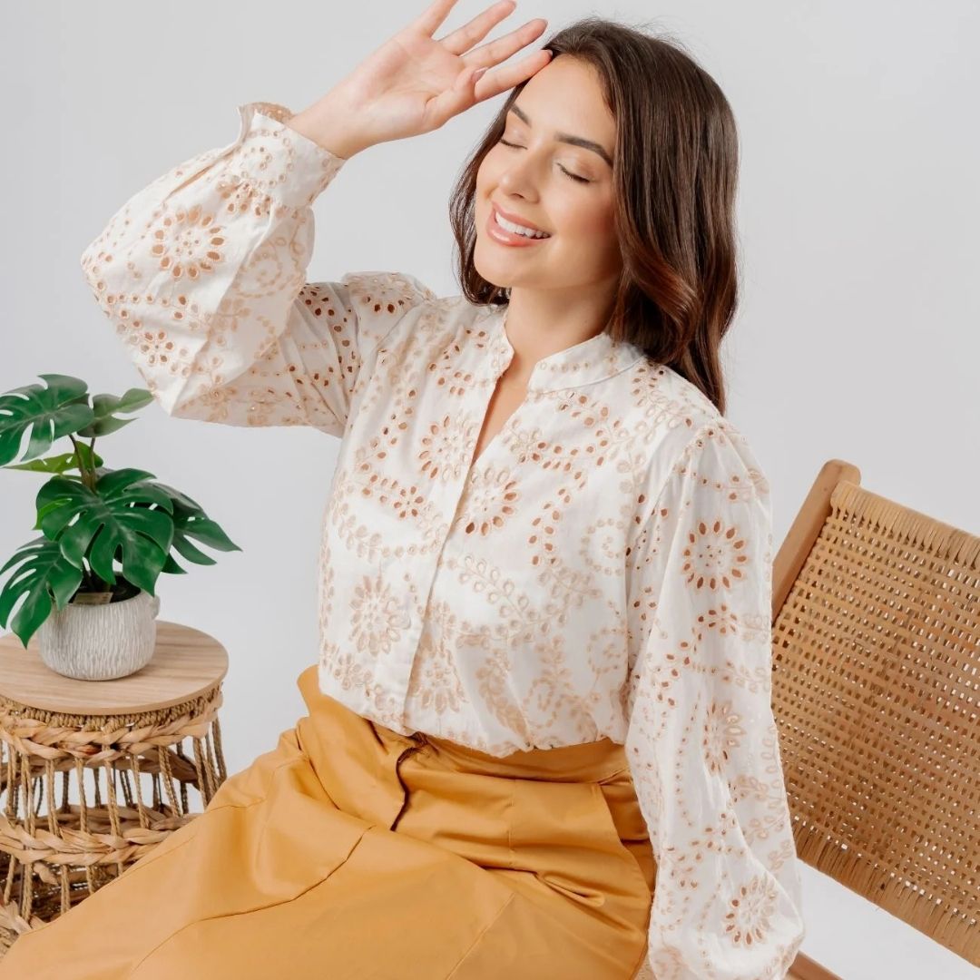 Blusa Broderie Emilia beige - Aguacate Shop Perú